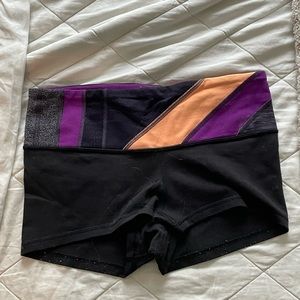 Lululemon shorts size 6